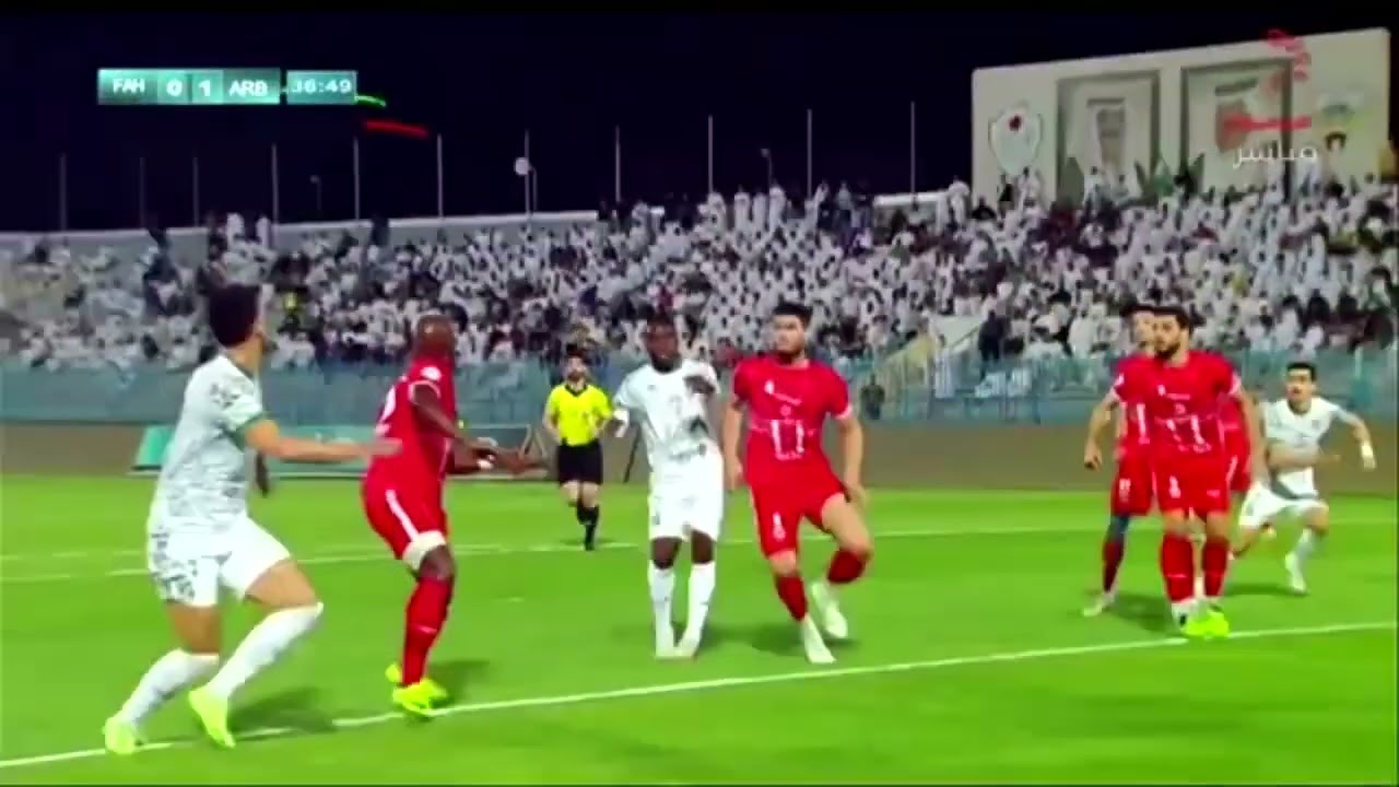 المدافع الجزائري طارق بوعبطة في مباراة الفحيحيل tarek bouabta