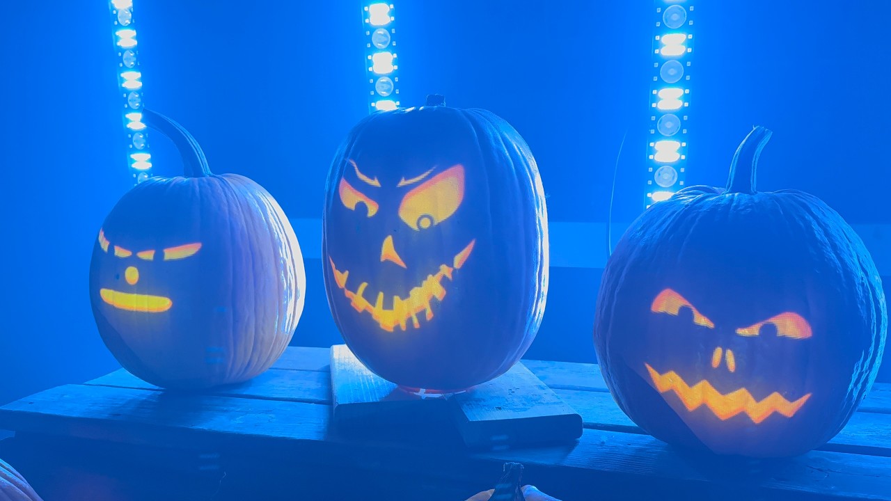 Thunderstruck - Singing Pumpkins Garage Band