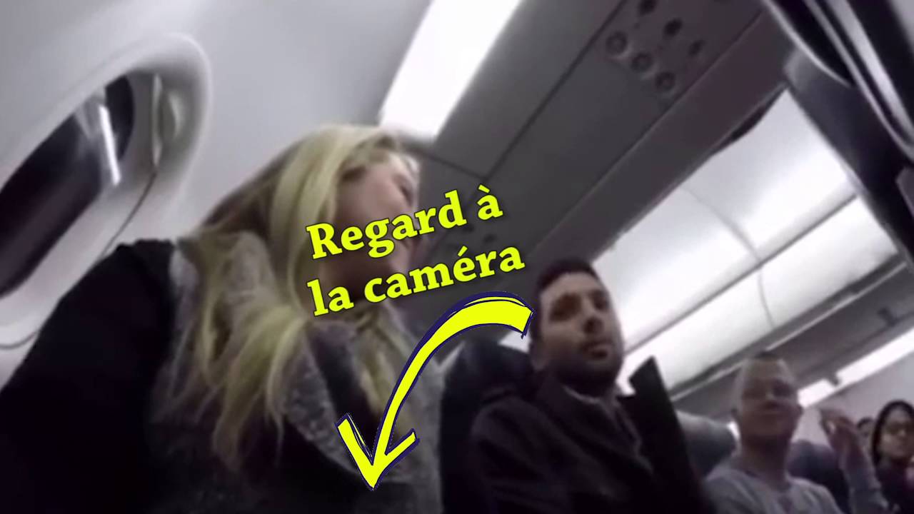 Il apprend qu'il est père par la voix du pilote de l'avion