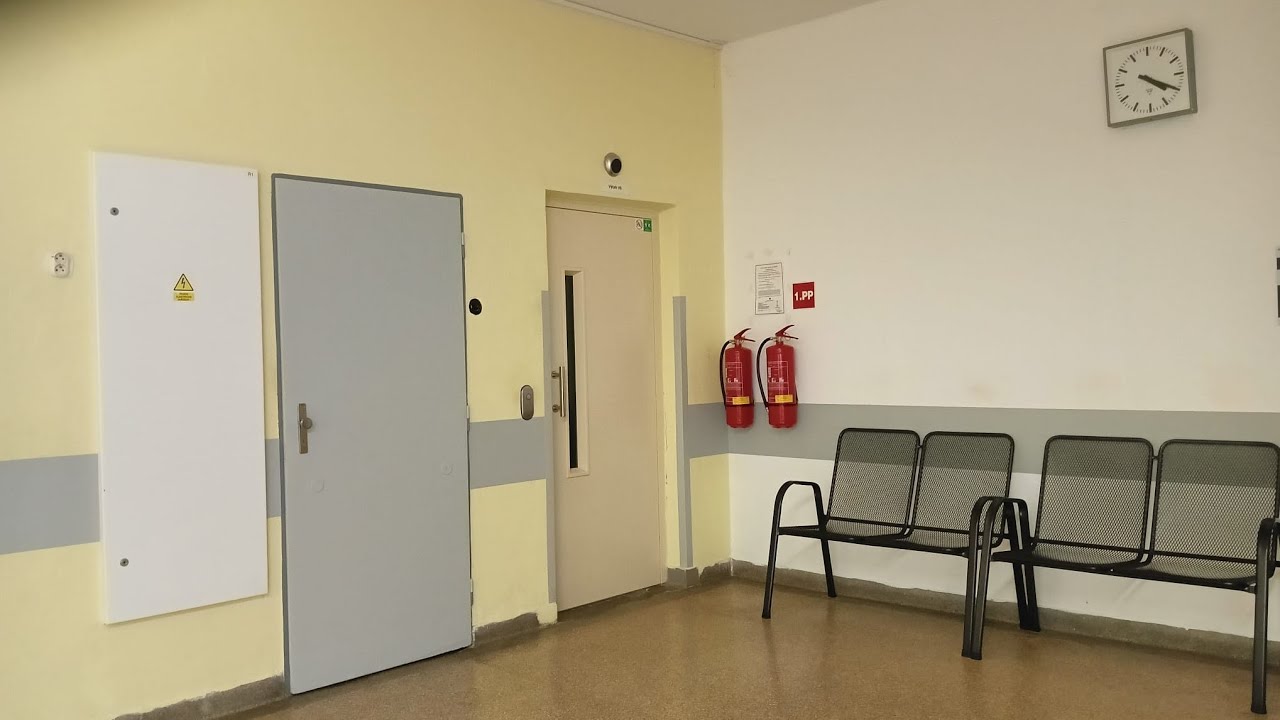 (Broken!)2012 Kone Powerdisc traction elevator ride! (Boskovice Hospital-Boskovice,Czechia🇨🇿)