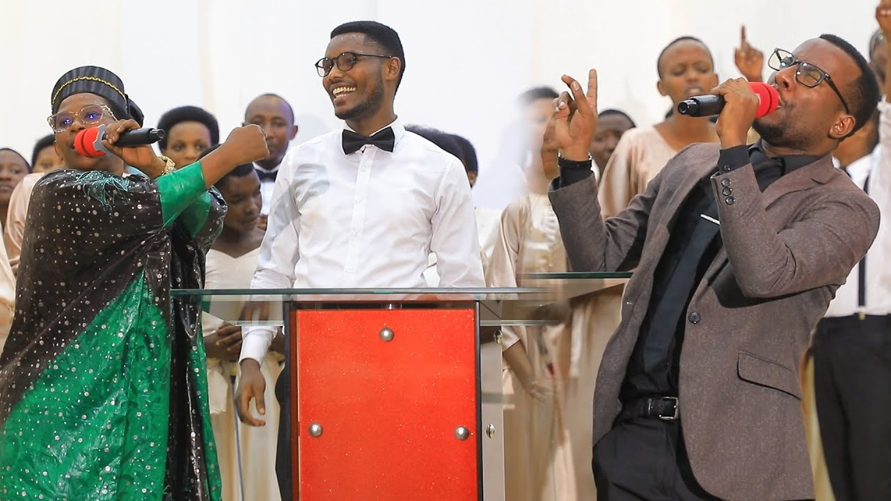 Ev GIHOZO  na Korali LA SOURCE y'IGISENYI Bahembuye Imitima Yabanya Kigali 😱Ukomeye ni YESU 🥰