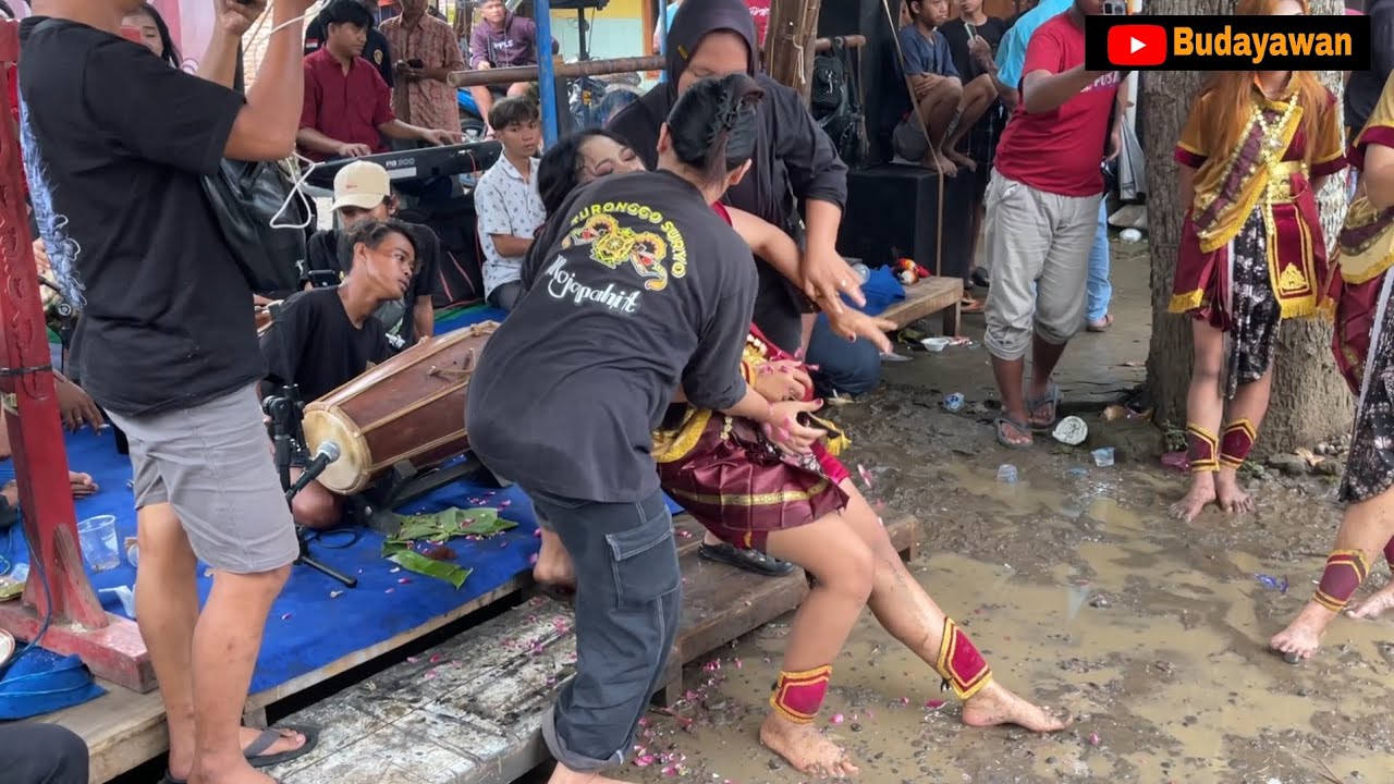 Mendebarkan Sampai Kuwalahan ❗ Mengeluarkan Demit Cewek Cantik Kesurupan Kuda Lumping