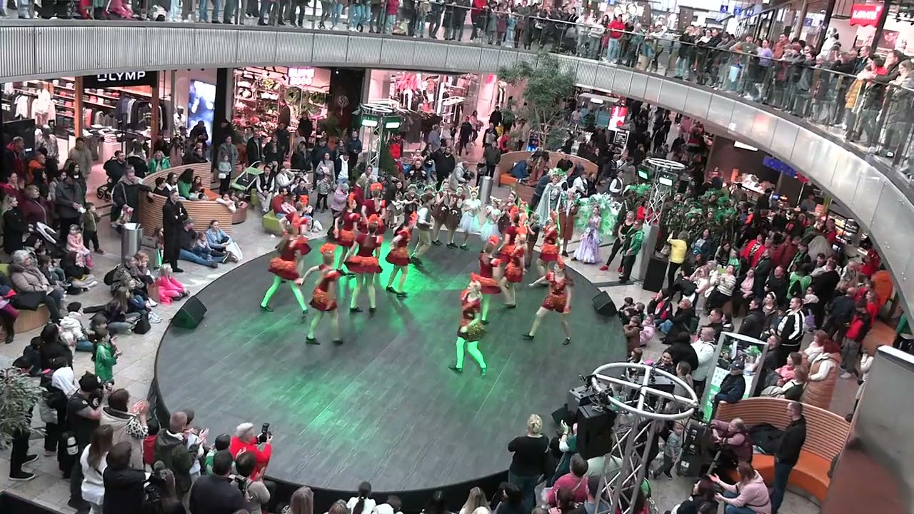 Kinder , Jugend Hollaria Augsburg -- Faschingsauftakt in der City-Galerie Augsburg - Nov.2024