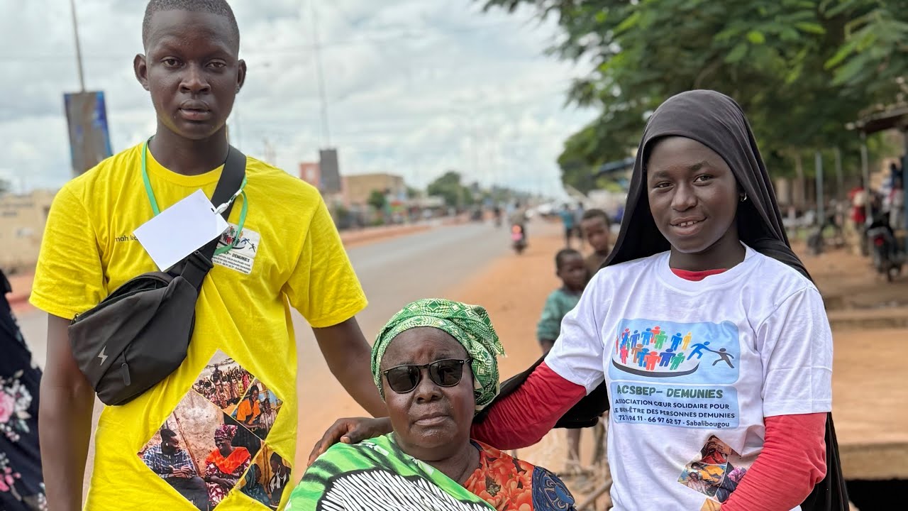 Mah ka Sam - à région de Ségou pour des remises de dons à des gens qui ont besoins.
