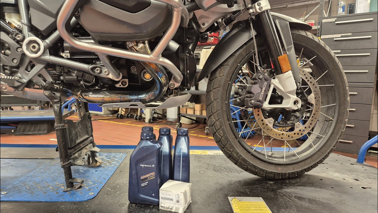 BMW  R 1250/1200 GS/GSA  Engine oil change