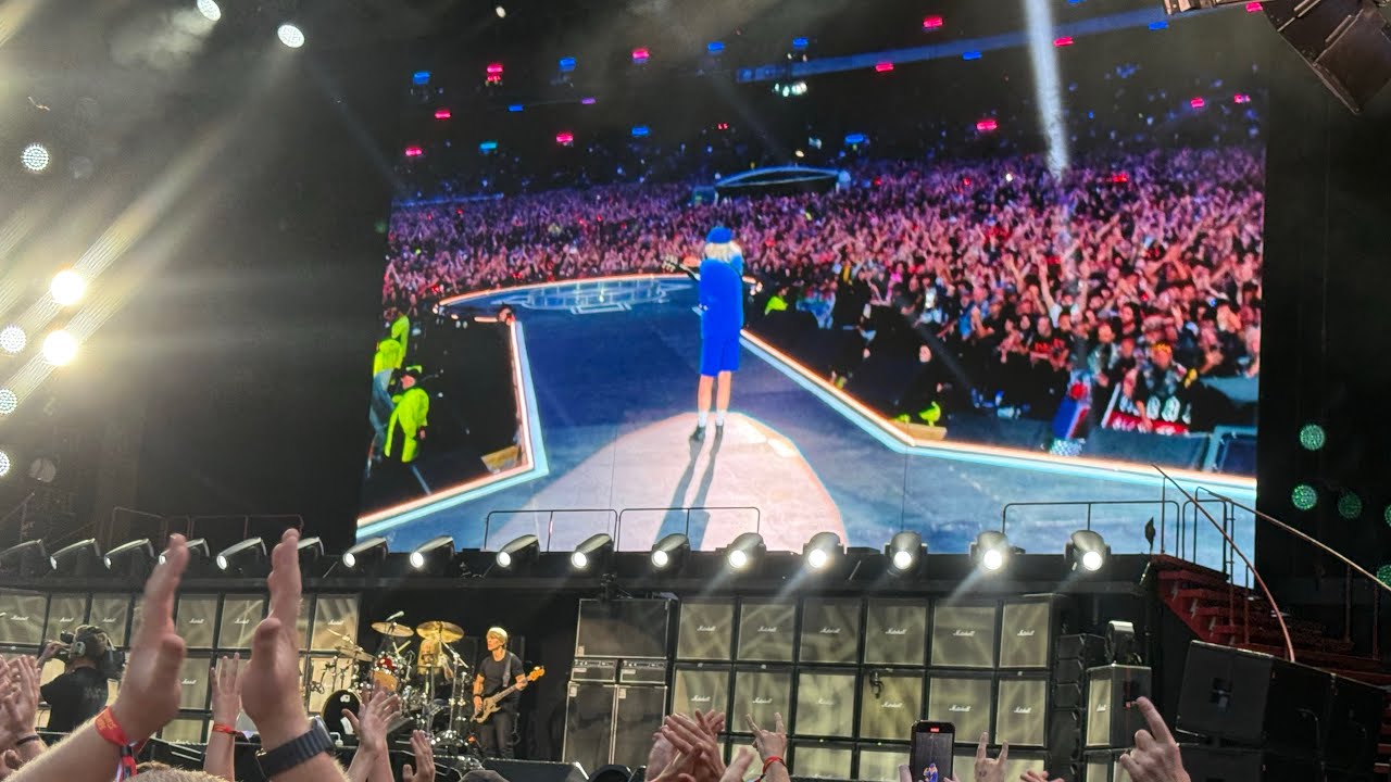 AC/DC at Murrayfield Edinburgh - Shot Down In Flames 