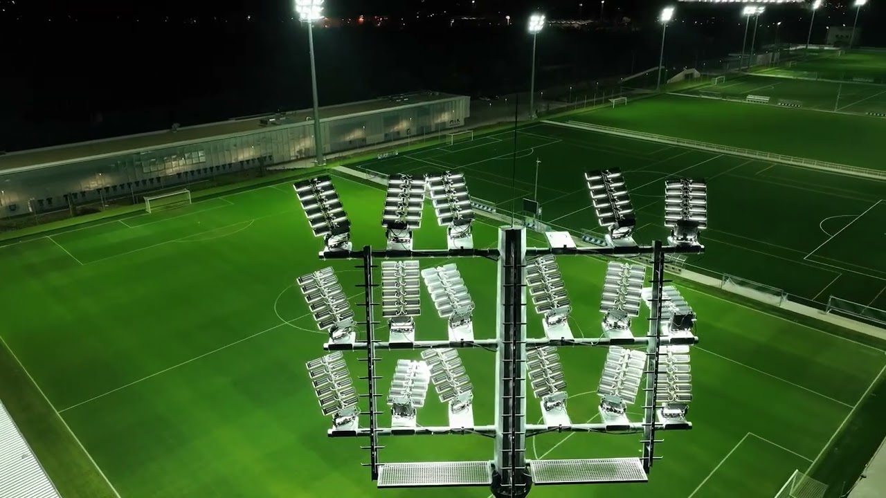 Esti drónfelvételek a kivilágított stadionról és az akadémiai központról!