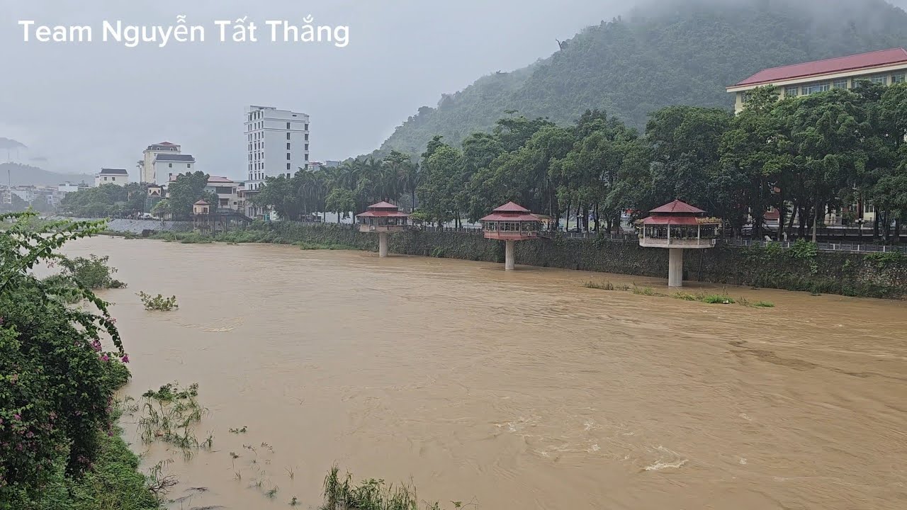 Hà Giang Mưa Lũ Lớn | Team Nguyễn Tất Thắng Vẫn Di Chuyển Lên Hoang Mạc Đá.