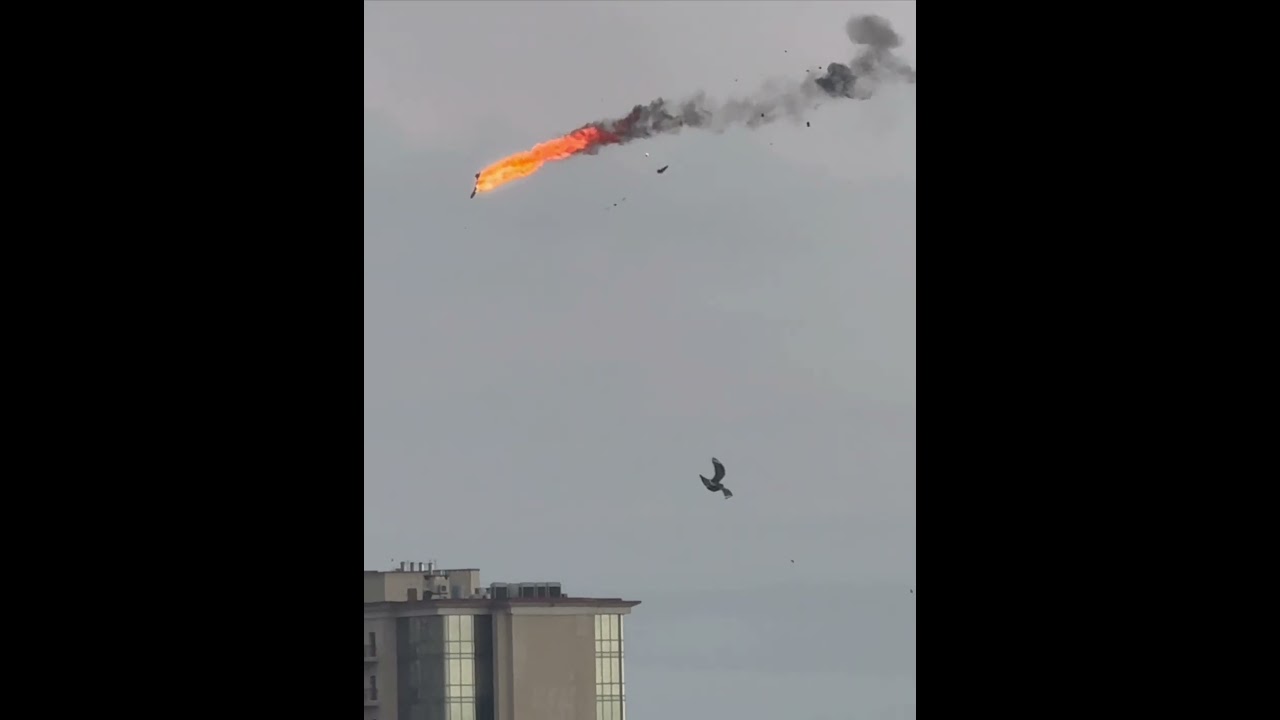 A Ukrainian interceptor drone finishes off a Russian Shahed that flew into Odesa from the sea.