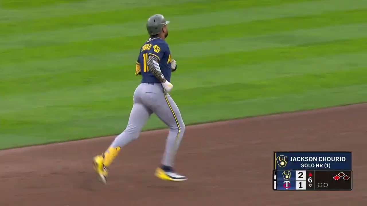 Jackson Chourio's 1st home run of the 2026 season