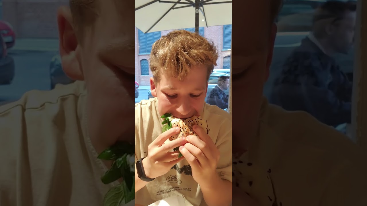 Top 5 Burger in BerlinPlatz 5 - Shiso Burger 8,2/10#burger #Top #food #fy #fyp #berlin #shiso #bun