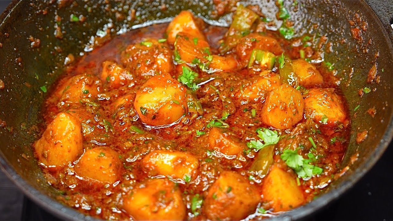 Aloo Bhuna Dhaba Style Recipe | Spicy Aloo Gravy Sabji | Aloo Bhuna Masala