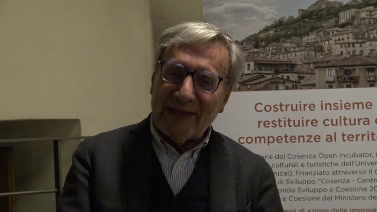 Davide Infante presenta il libro di Luigi Gallo segue dibattito