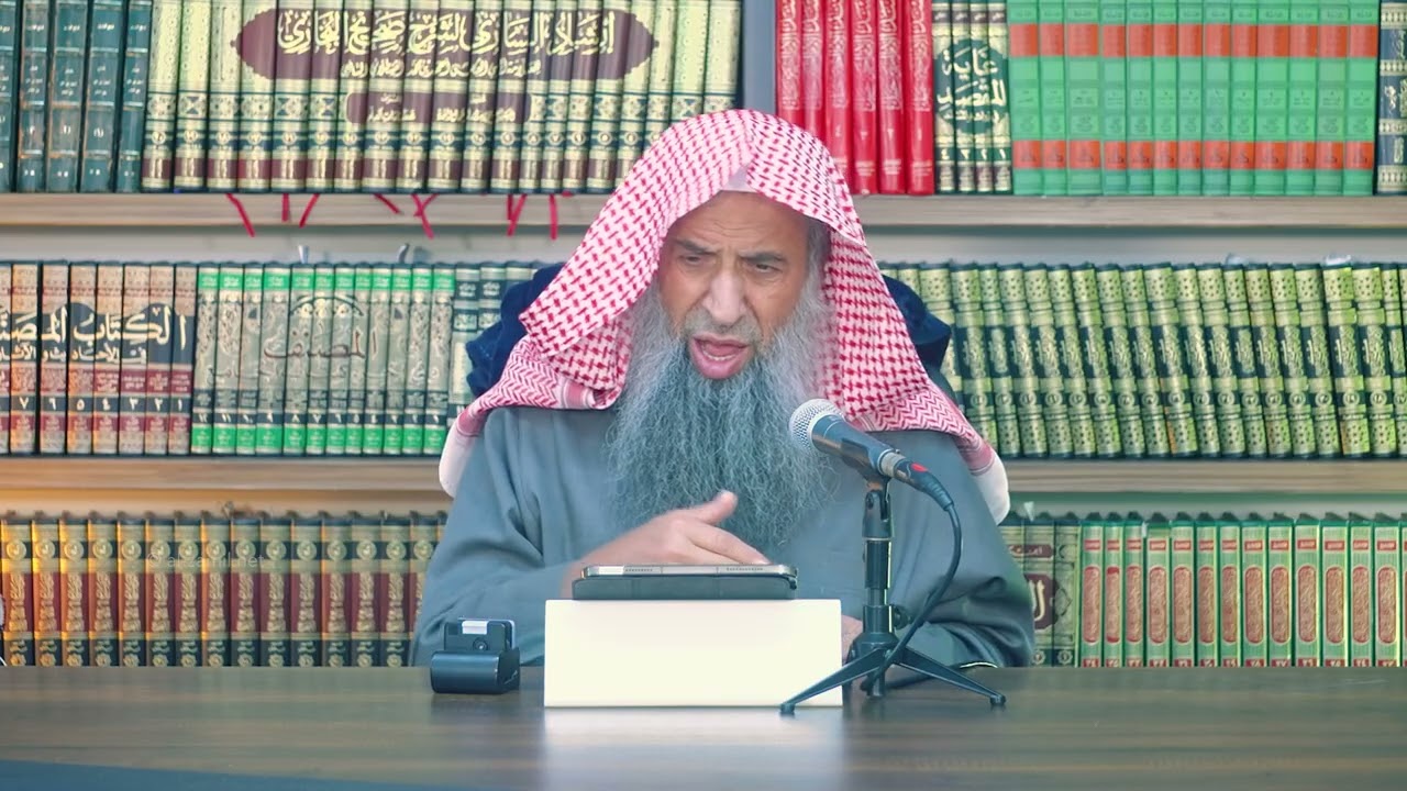 ما حكم الصلاة خلف إمام الحرم من داخل الفنادق المجاورة؟
