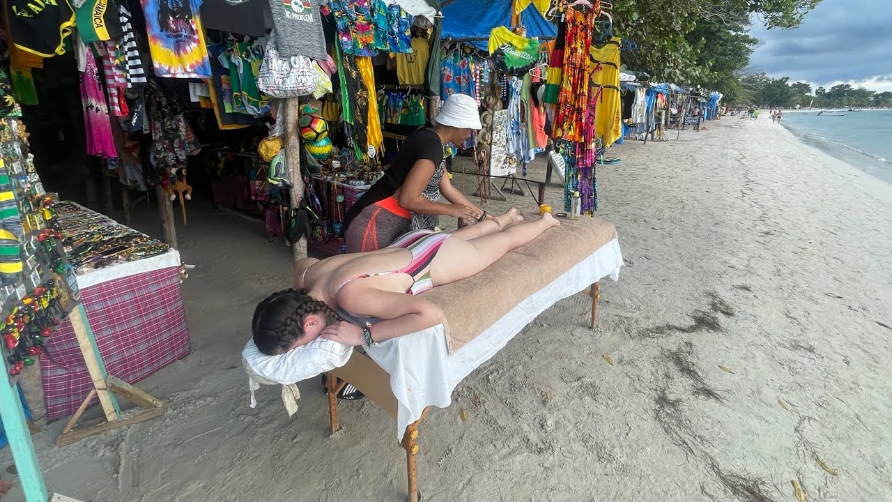 Jamaican Market Hunt in Negril, Jamaica 🇯🇲