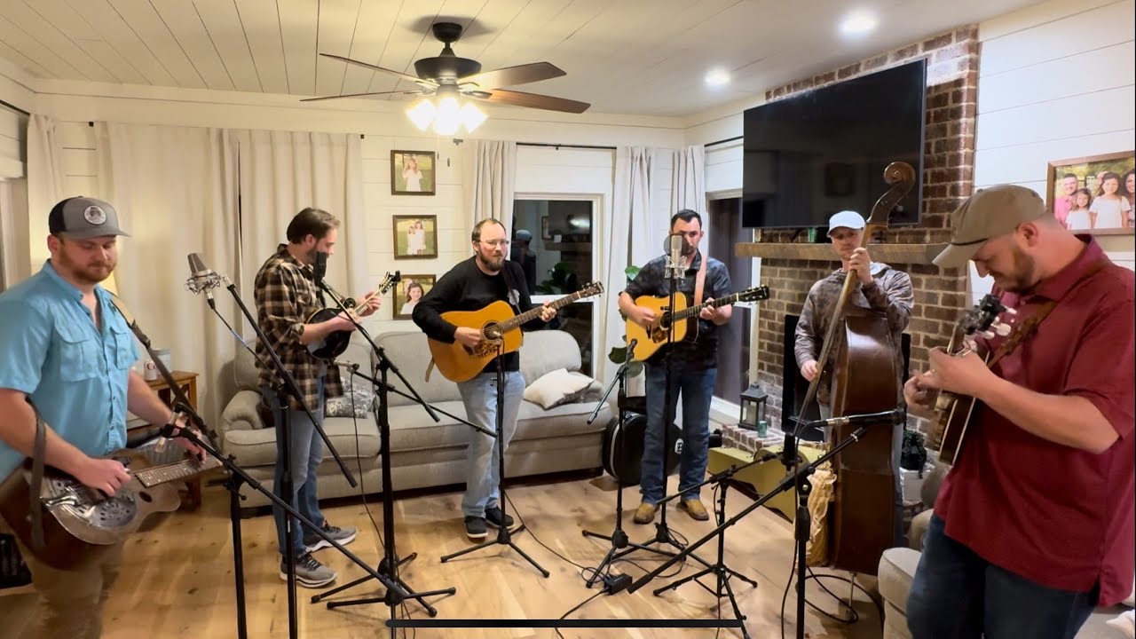 “I Ain’t Broke” Living Room Bluegrass Jam