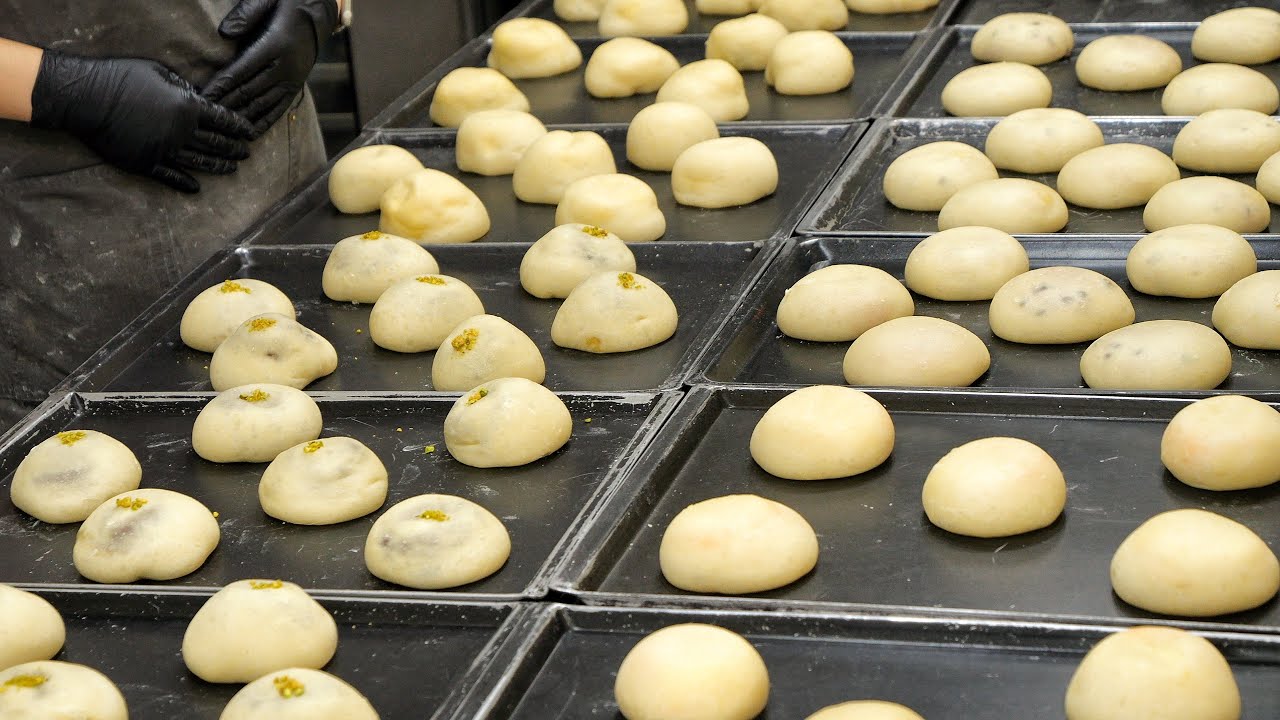 단체주문 대박터진 쫀득쫀득한 빵! 겉부터 속까지 모찌처럼 쫀득한 모찌빵 / Popular chewy Mochi bread, Korean street food