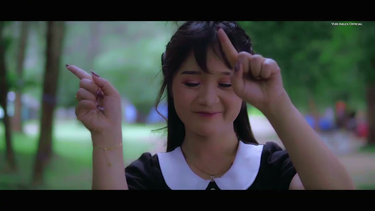 Yuki Arlen -  Emang Den Paduli (Official Music Video)