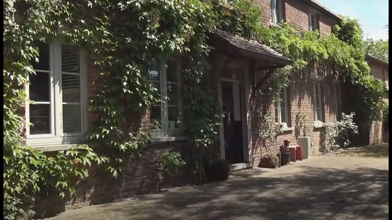 Une brique dans le ventre  -Transformation d'une maison au cœur d'un écrin de verdure exceptionnel