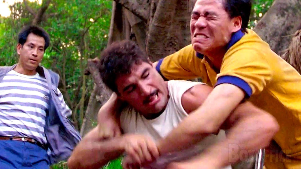 2 codardi attaccano un uomo in sedia a rotelle 😡 | Kickboxer - Il nuovo guerriero | Clip in Italiano