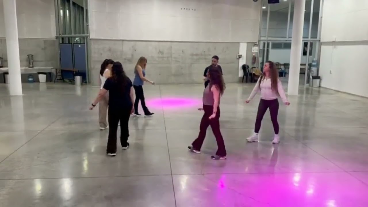 אורלי שמש ריקודי עם 