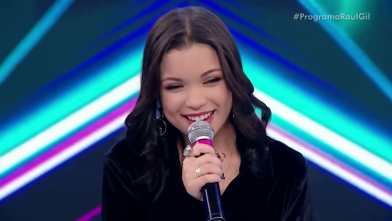 IZA VICTÓRIA INOVA, ARRASA E DEIXA JURADOS IMPRESSIONADOS NO SHADOW BRASIL JOVENS TALENTOS