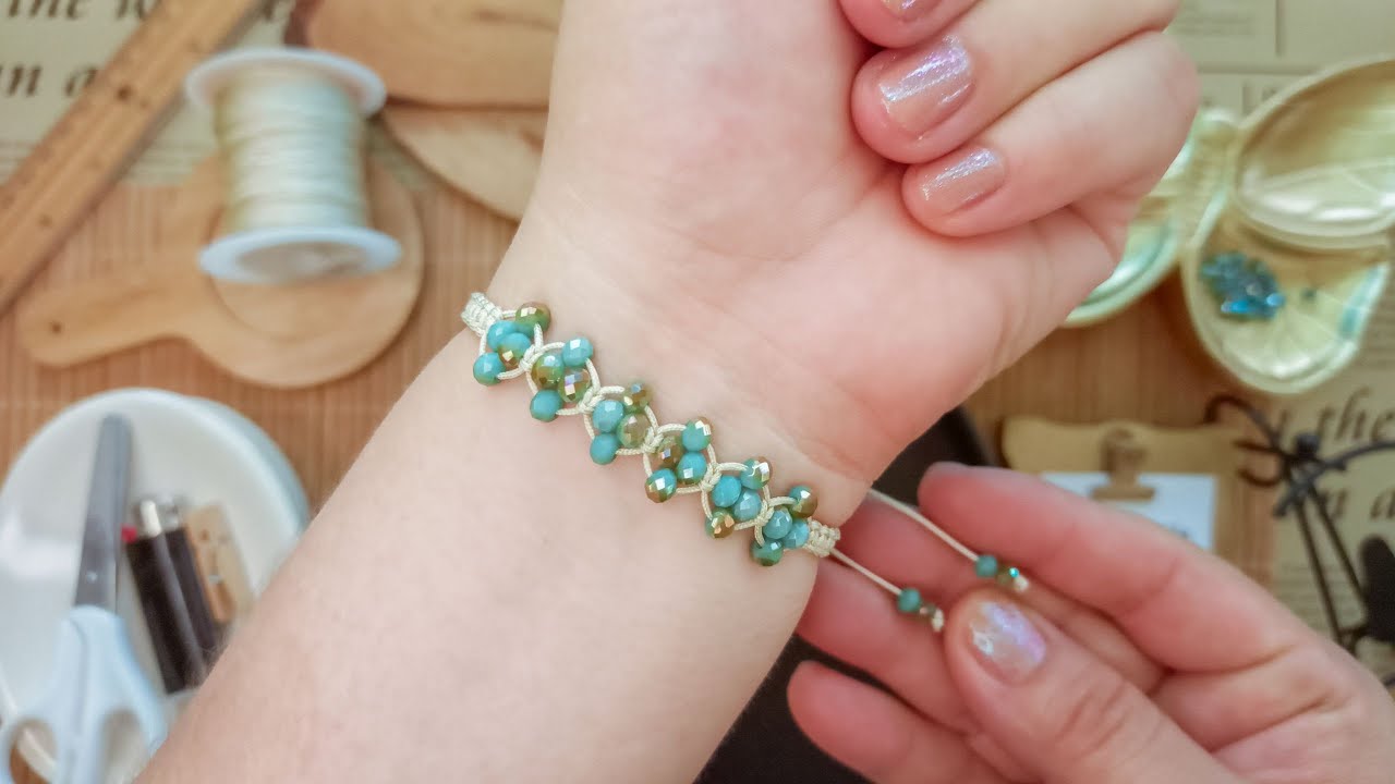 Pulsera de hilo nudo plano con cristales que forman rombos Easy Bracelet