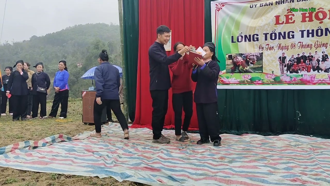 Hội lồng tồng thôn cóc tào Xã Hội Hoan các chị hát sli sình làng hay quá #haohoahoi