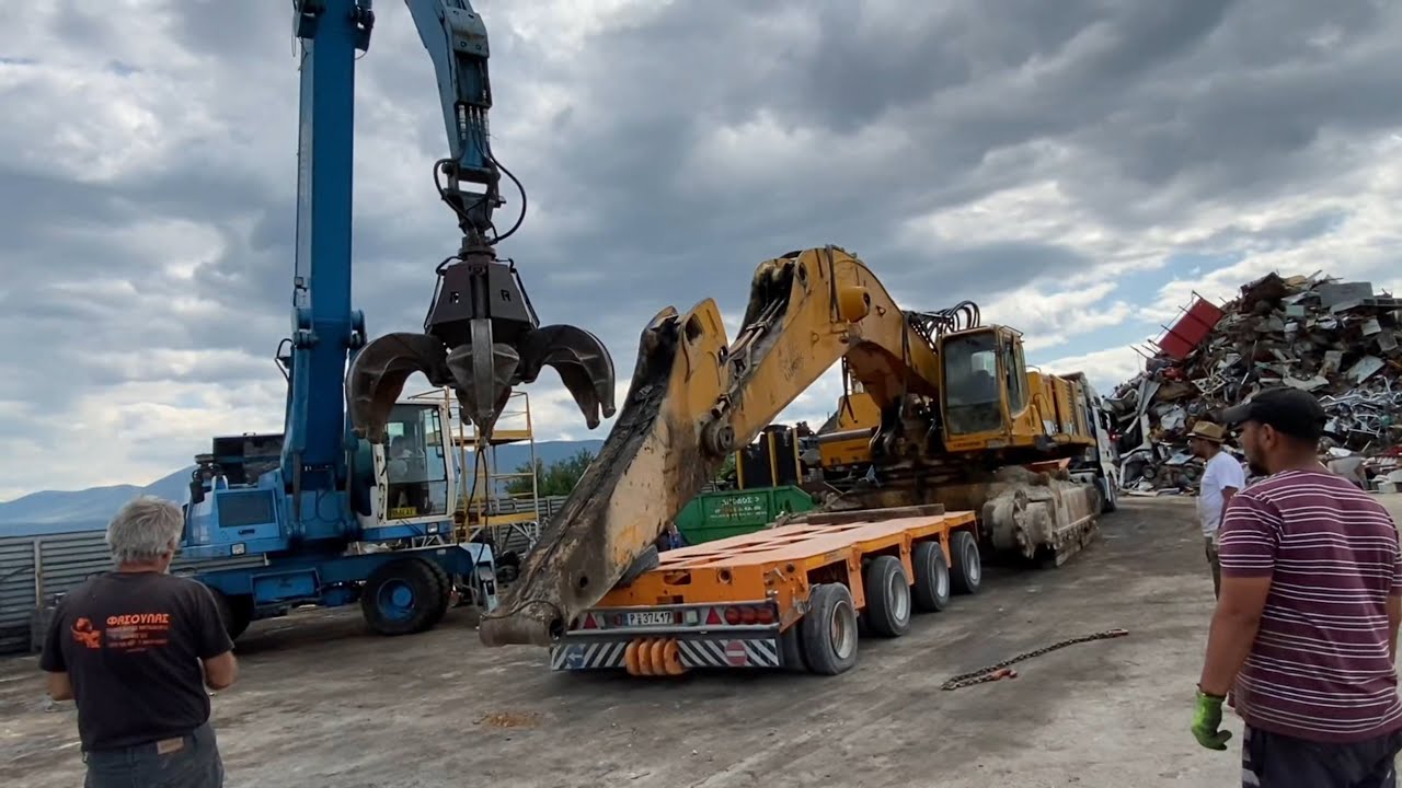 Old Lady Liebherr 974 Excavator Transporting For Scrap - Fasoulas Heavy Transports
