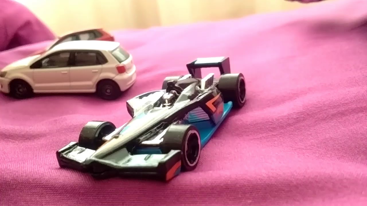 Hot Wheels Playing On The Bed #hokwil #bertayar #khwdp