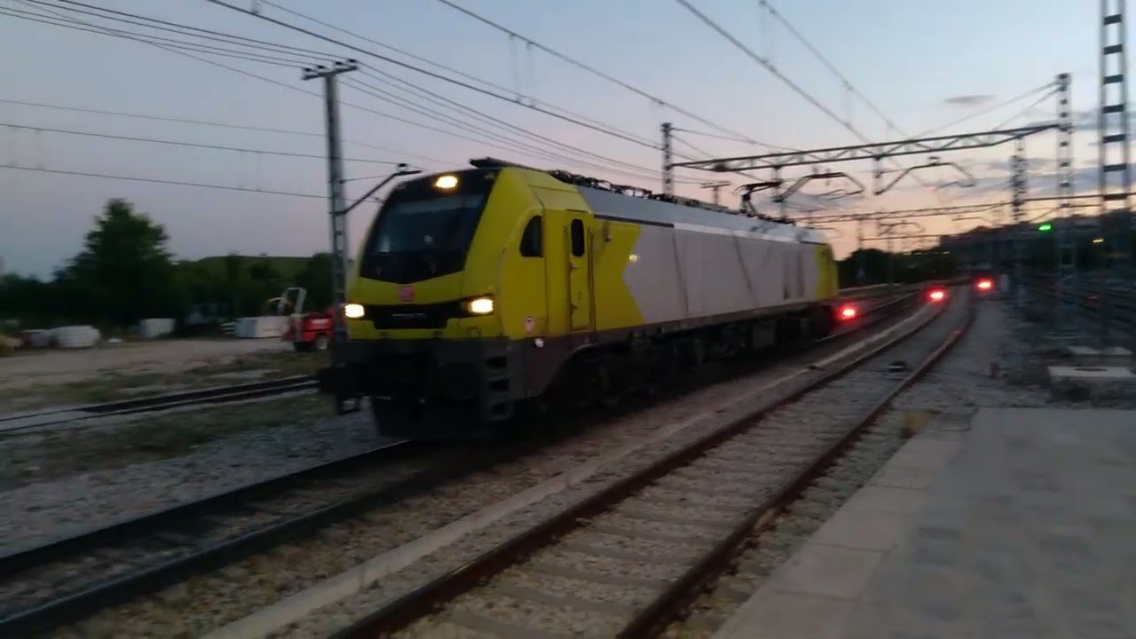 Locomotora 256 DB Transfesa en vacío en Vicálvaro. 20/5/2025.