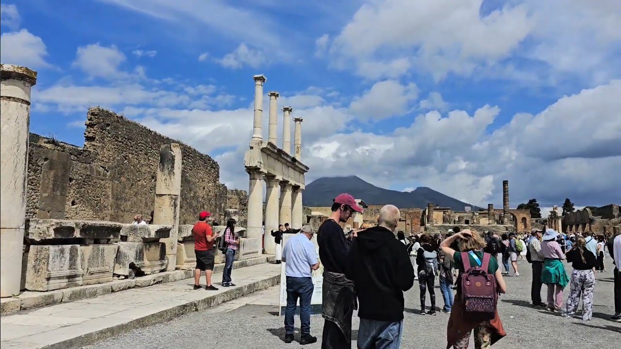  Walking Through the Ruins of Pompeii — Like Time Travel!, Naples, Italy 🇮🇹