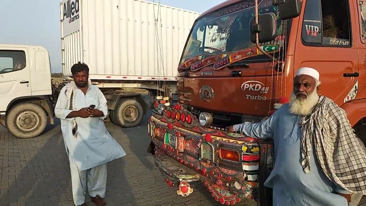 PKD 411 Nissan Motor | Oversized loaded truck | pakistani Trucker