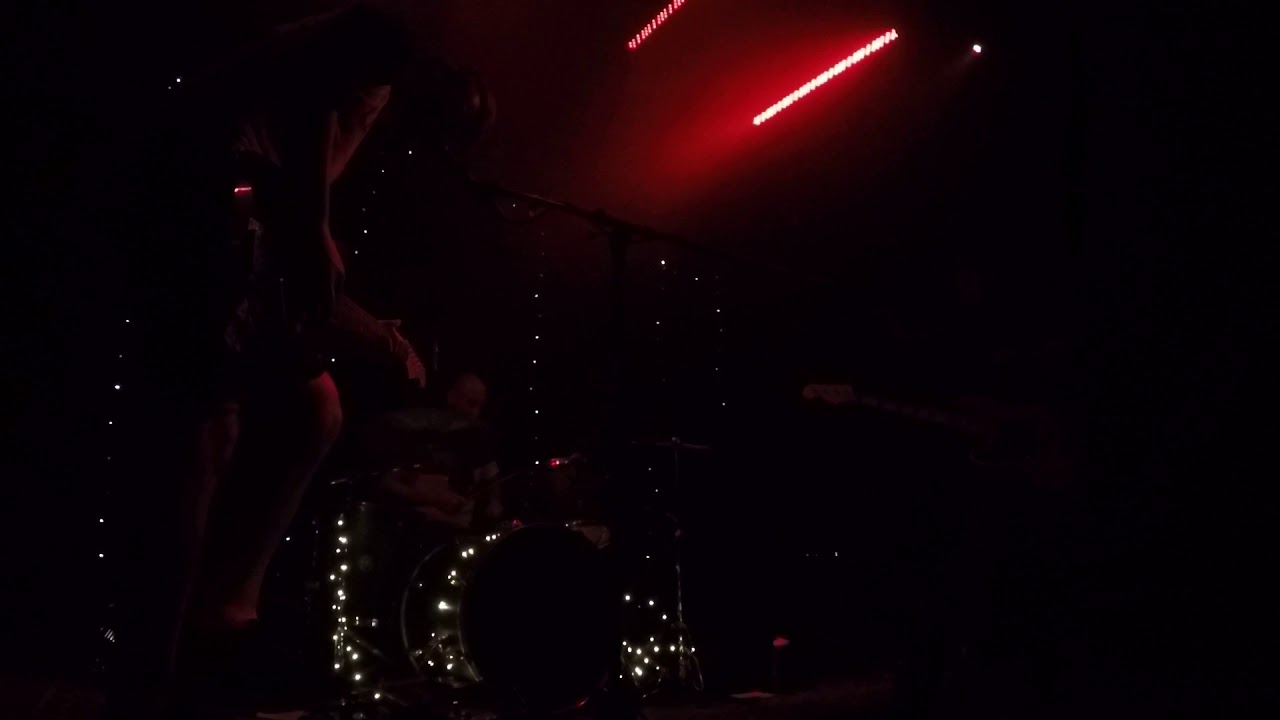 Kruhy - Kaluže, mosty, vzorce a r&aacute;my - live at Kabinet M&uacute;z Brno