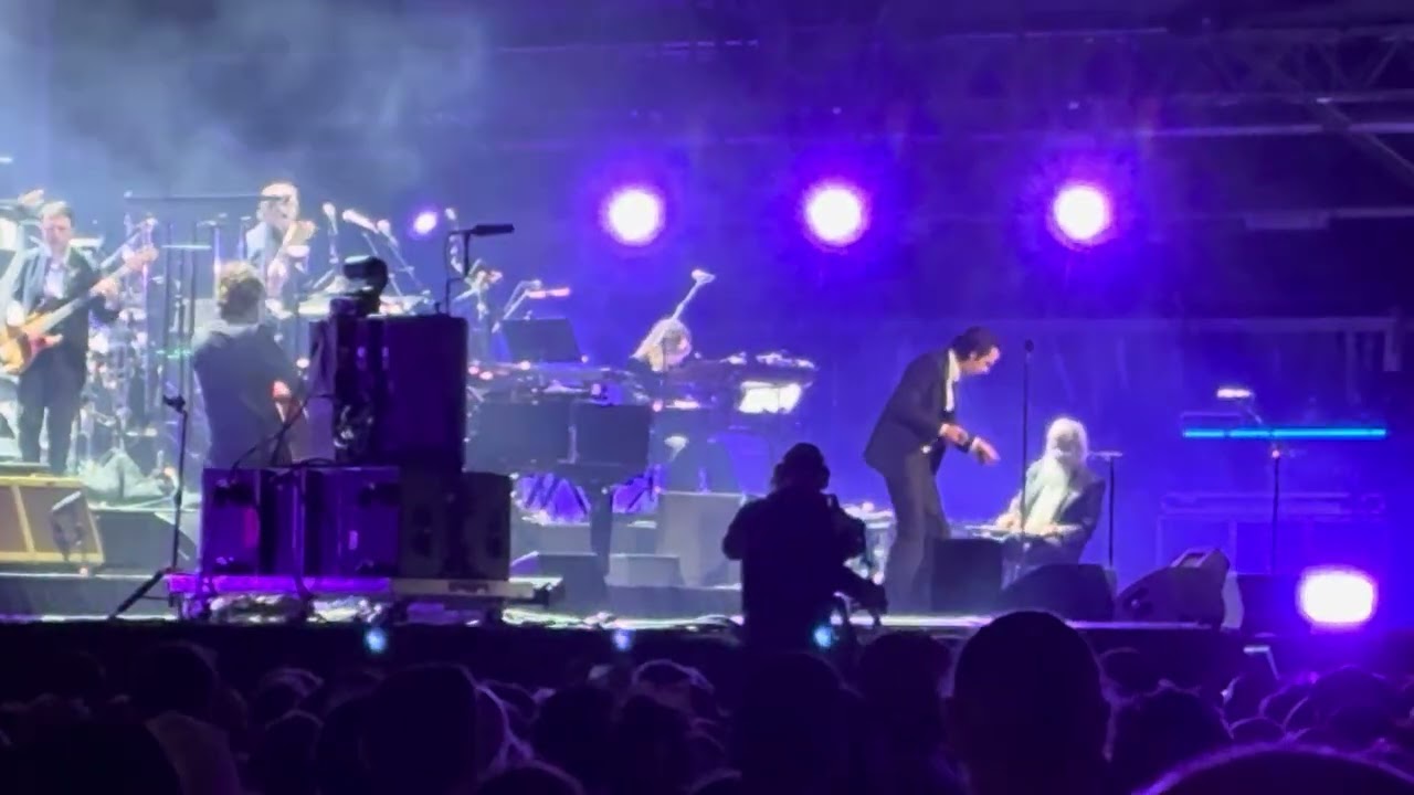 Nick Cave & The Bad Seeds - Wide Lovely Eyes (Live at Fremantle Park)