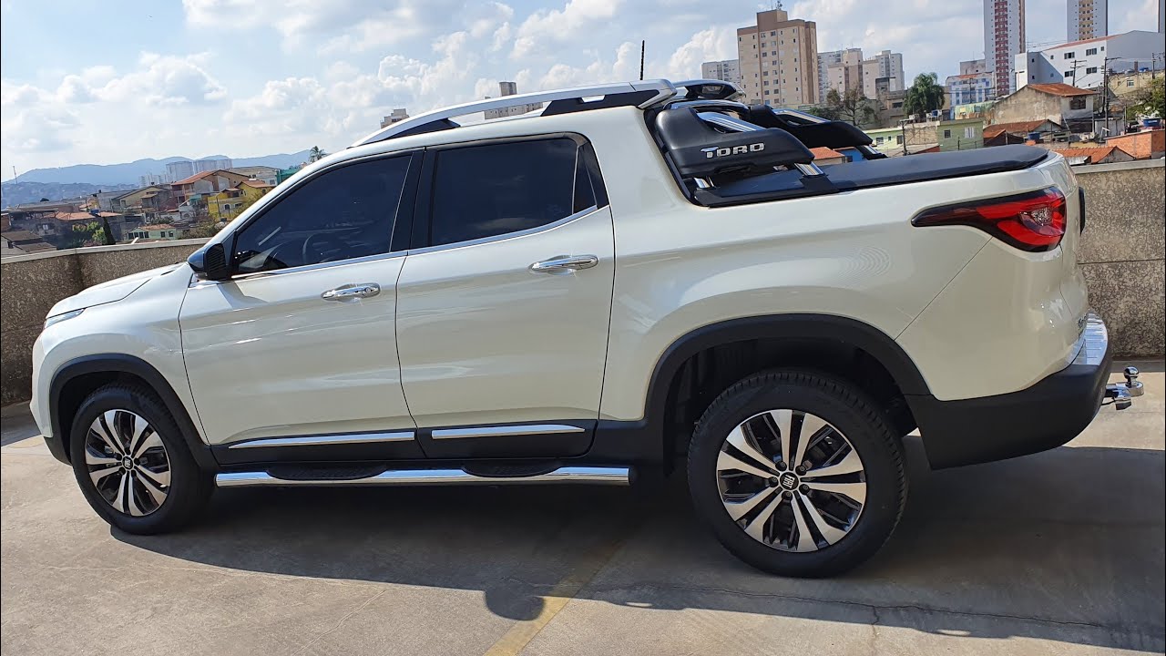 Nova Toro 2022 mostrando as tecnologias da pick-up.
