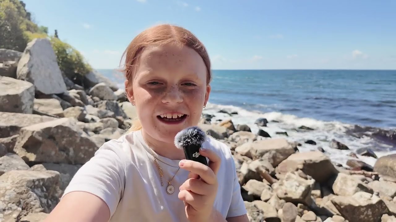☀️ KittyBussen på Bornholm: Fra saftige bøffer til rå klipper! 🚌🌊 HUSK AT ABONNER DET GRATIS