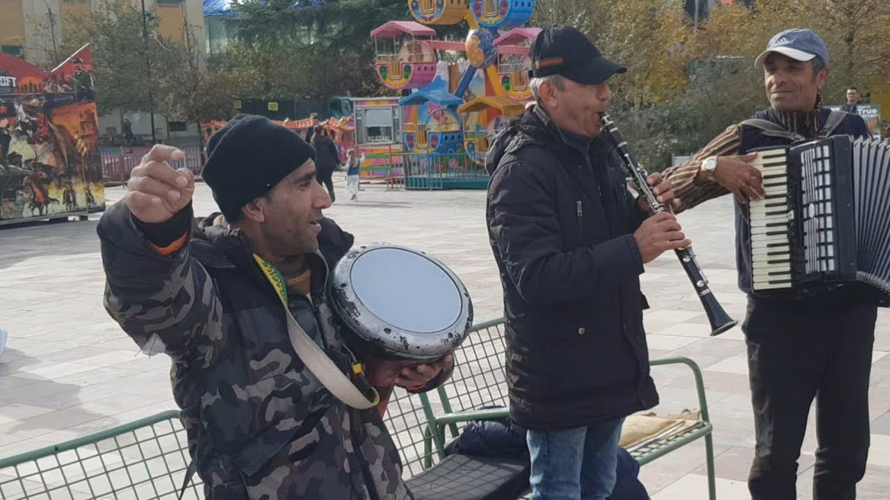 artistet e rruges daja i kombinatit ne valle jugu gezuar festat e fund vitit