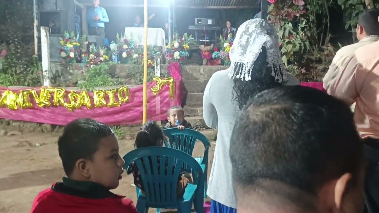Cantando al señor Jesús en la costa sur.