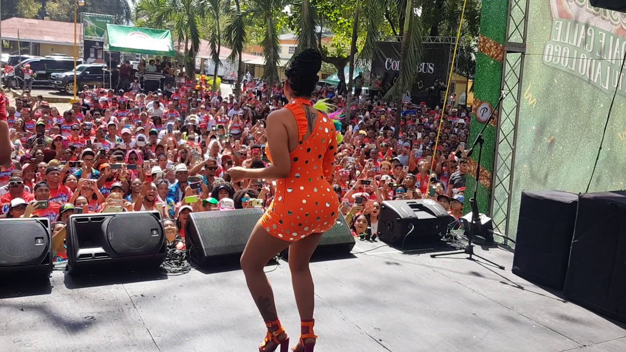 La insuperable cantando en el carnaval de la vega