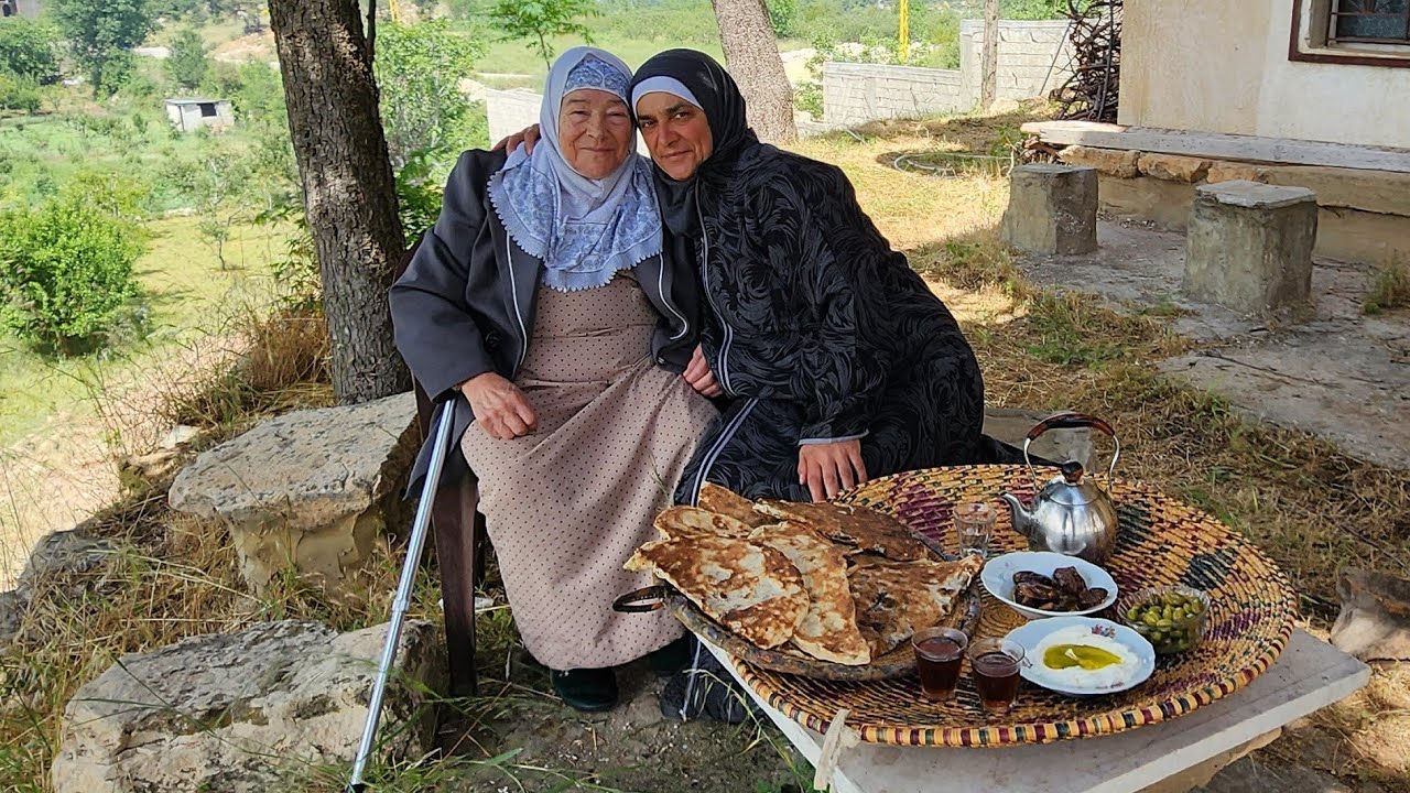 اليوم التيتا معنا لأول مرة!😍حديث دافىء،مناقيش عالصاج وجولة في بيتها التراثي❤