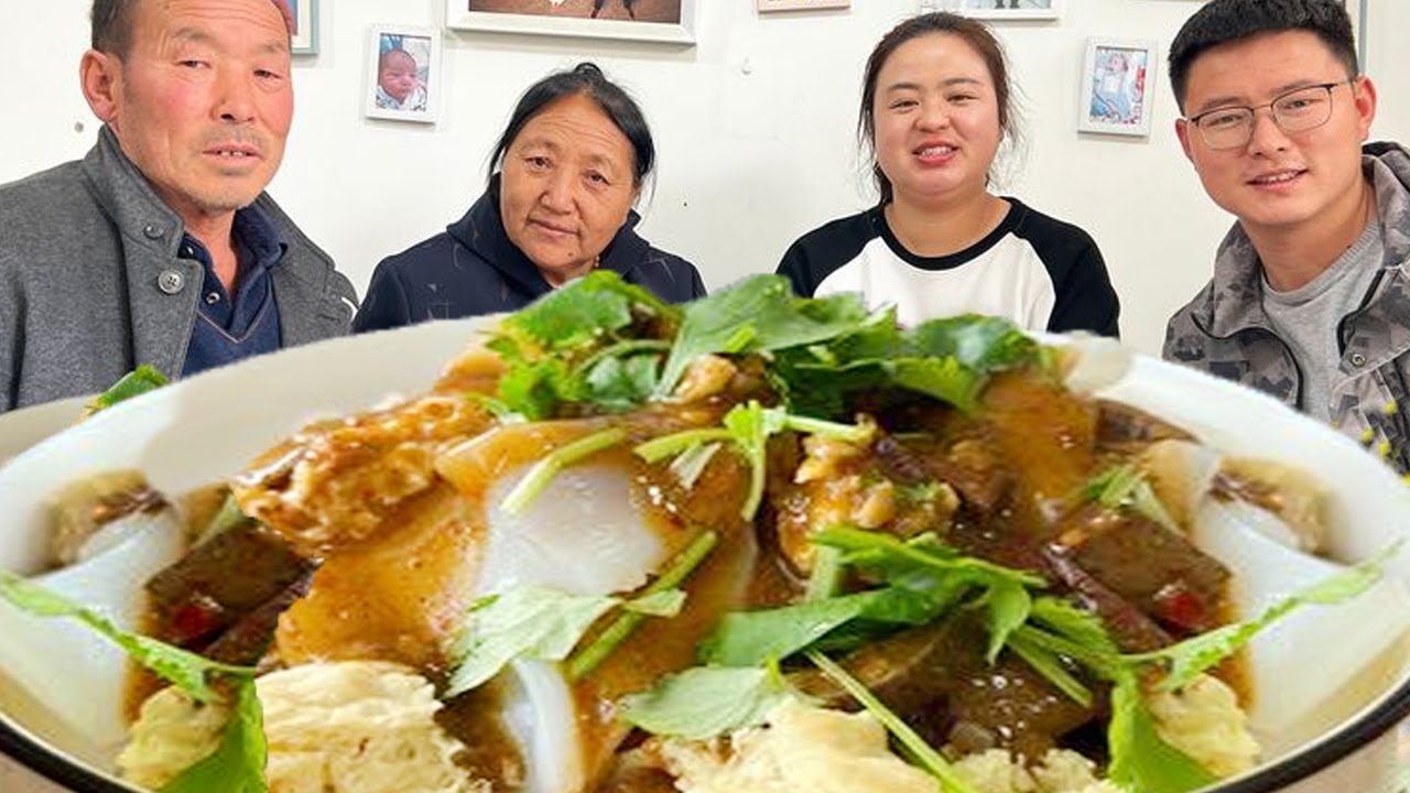丹丹做陕北小吃猪肝凉皮，酸辣Q弹又解腻，浇上猪肝吃起来太过瘾了！【胖手手丹丹】