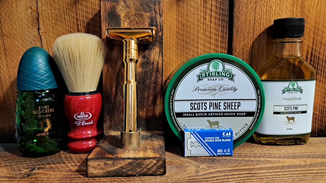 Buon Natale 2025 con Stirling Scots Pine Sheep. 