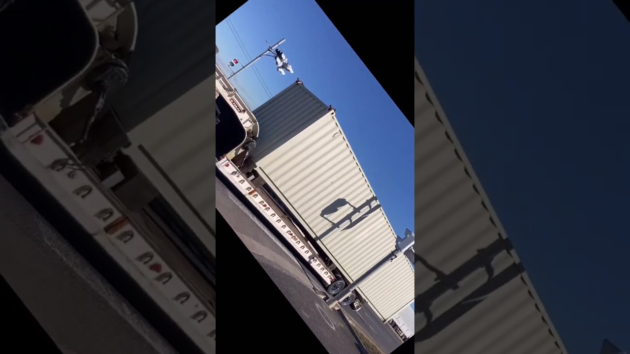 スゲー 重トレに海コン積んでる！オーバーハングやばい