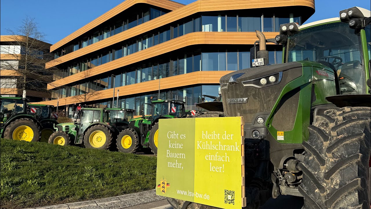 15.12.2025 Bauern-Protest vor Lidl-Zentrale Bad Wimpfen &ndash; Hunderte Traktoren gegen Billigpreise