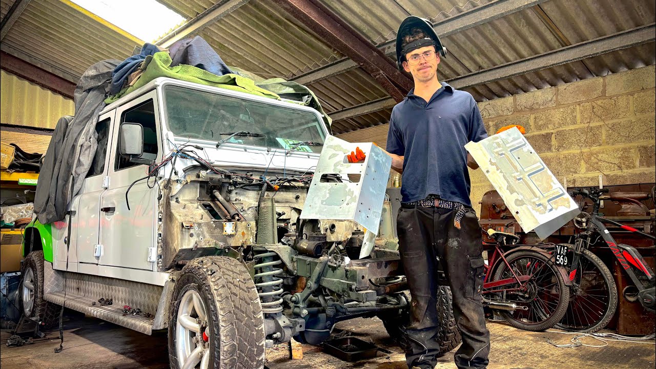 Hidden Rust & New Floors! Land Rover Defender Rebuild
