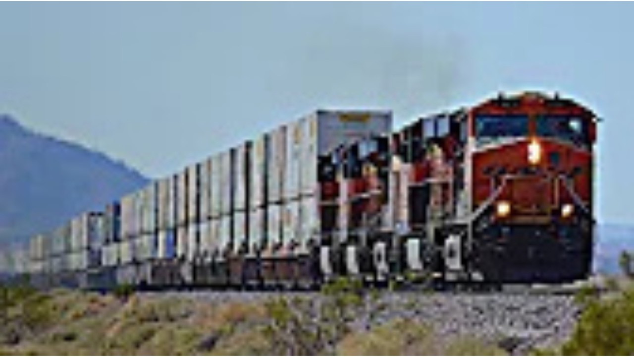 HD: HIGH SPEED BNSF FREIGHT TRAINS ACROSS THE MOJAVE DESERT 2021