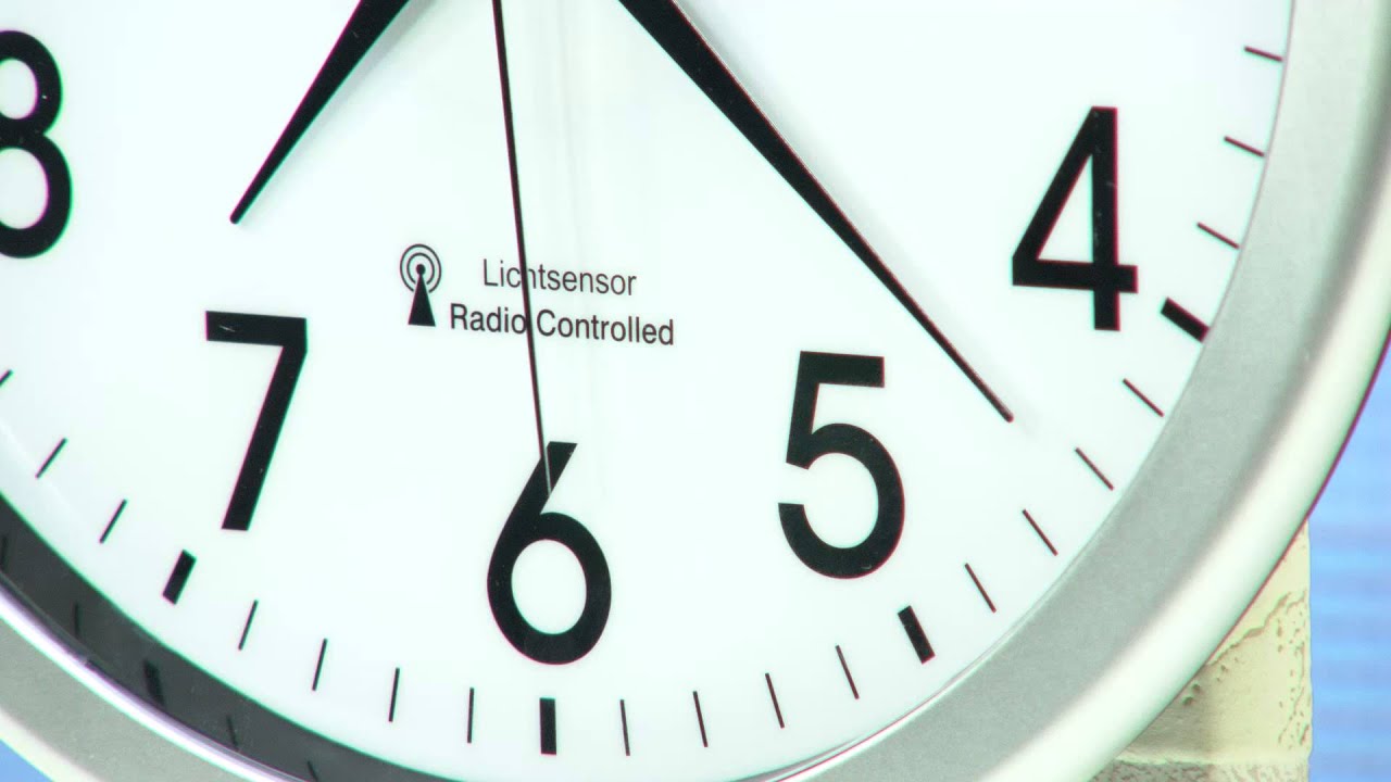 St. Leonhard Funk-Wanduhr mit automatischer Zifferblatt-Beleuchtung @PEARL TV