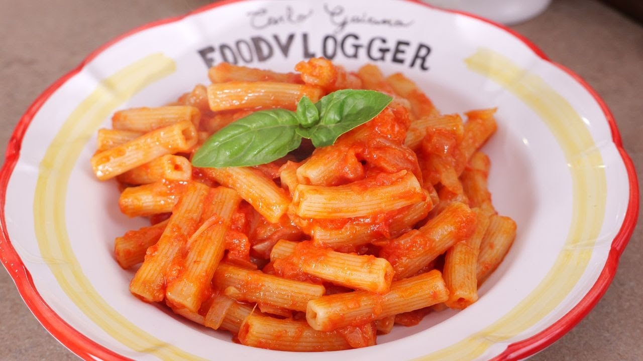 PASTA AL SUGO MOLTO STRANA