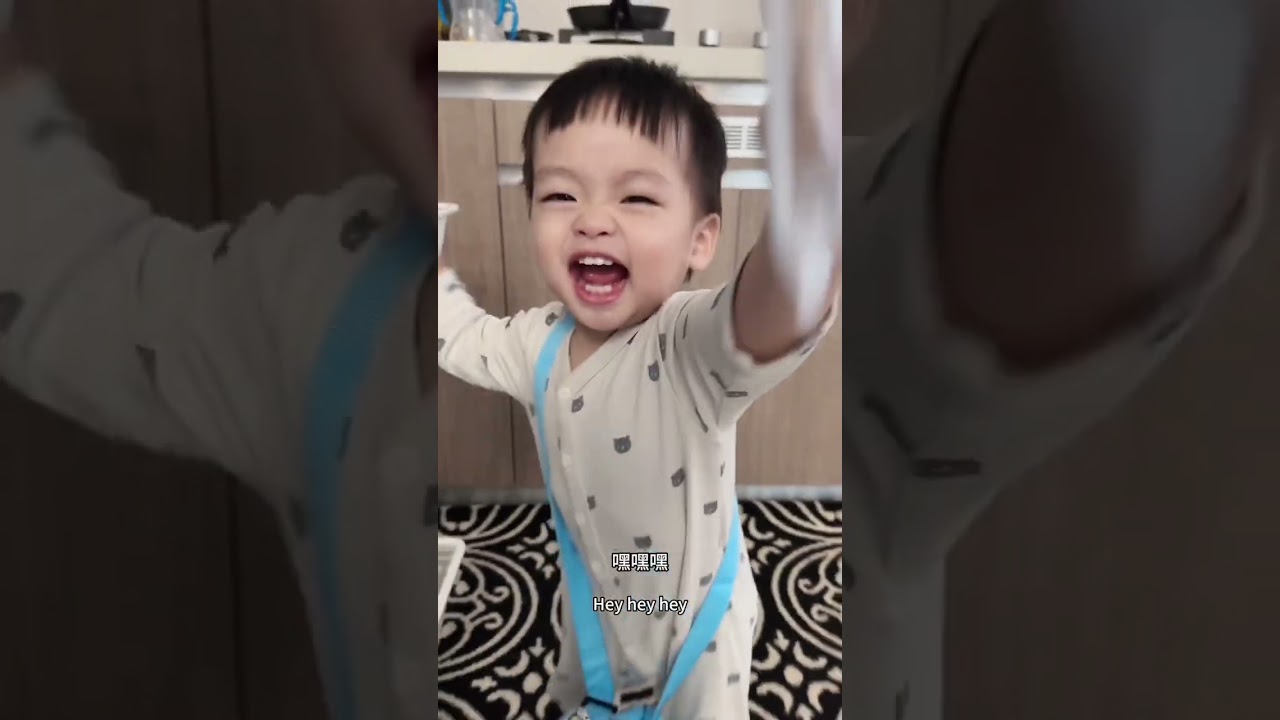 潘爸乐爷vlog：乐爷是个爱笑宝宝，从起床开始就是开心果！他好喜欢潘爸新安装的沙发！baby leye & pan vlog 9.16 #dadlife #baby #babyboy #family